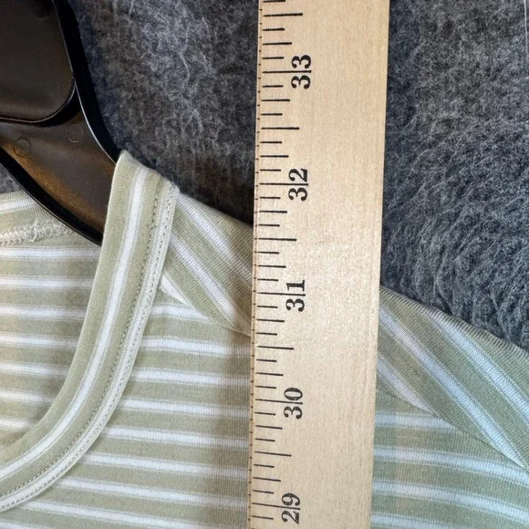 Vuori Current Stripe Tee Mens XXL Winter Pear Athletic Relaxed Fit Shirt NEW - Picture 6 of 7